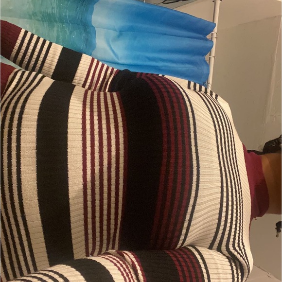 Maroon stripped sweater with turtle neck - Picture 3 of 4